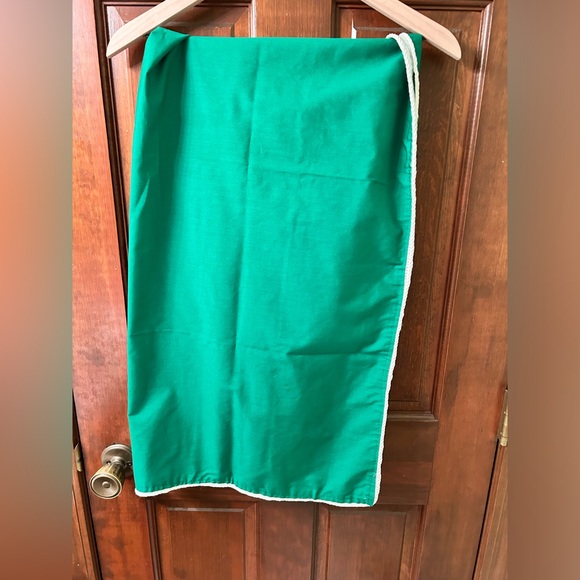 VTG Cotton Green and white square table cloth or cover. No stains or tears. - Picture 8 of 8